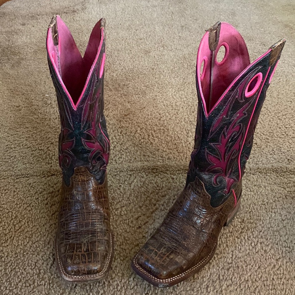 Square toe leather Ariat cowgirl boots